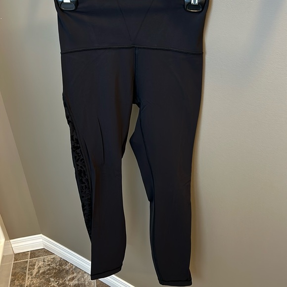 Lululemon Meant to Move Tight - Sz 6 Black - Picture 1 of 4